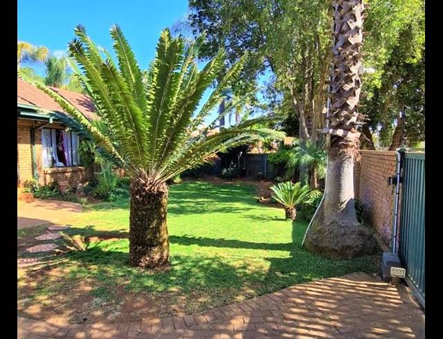 3 BEDROOM HOUSE FOR SALE IN FLORA PARK